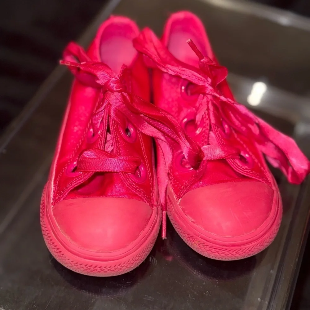 Bold Pink Low-Top Sneakers with Lace-Up Design